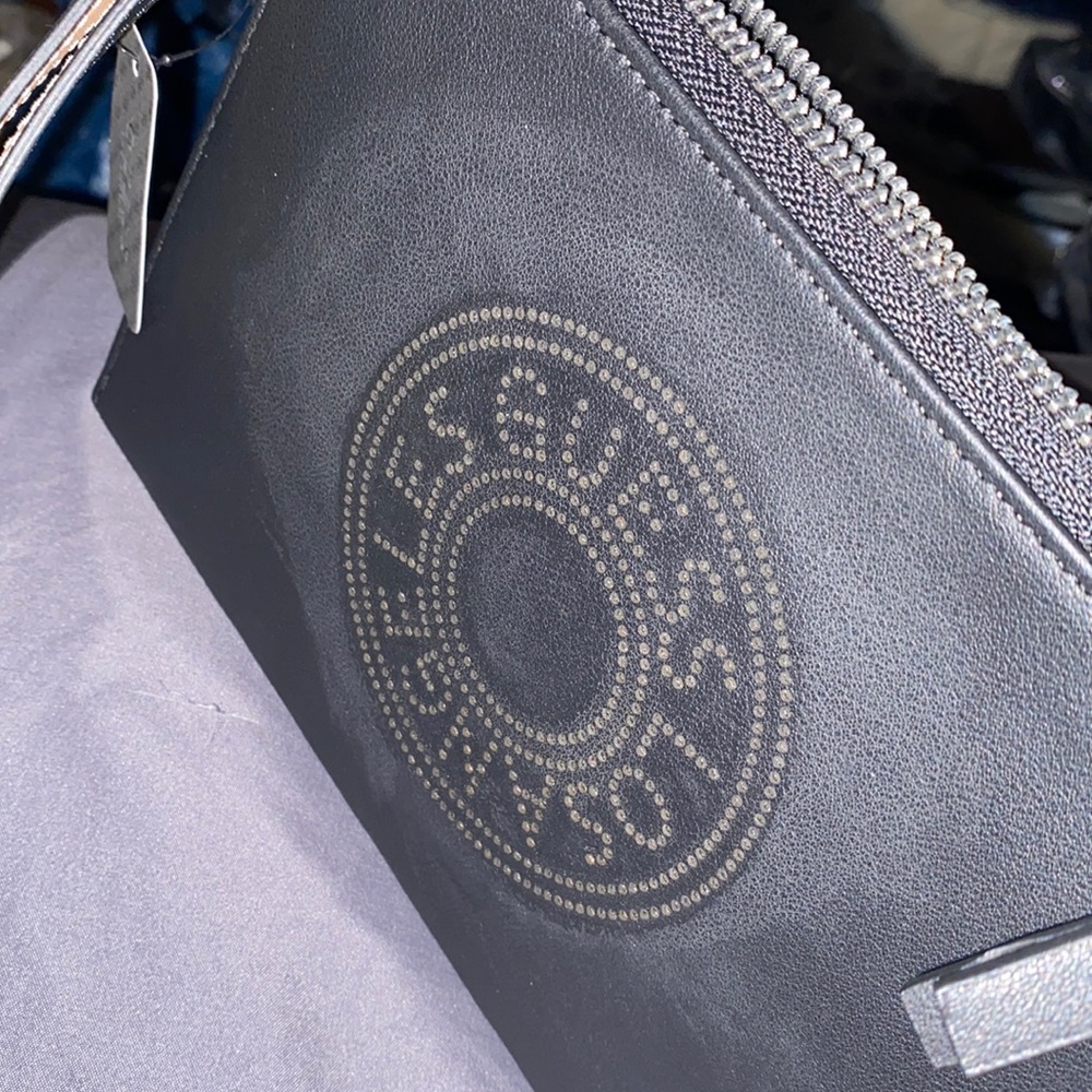 Guess pouch - Picture 3 of 7